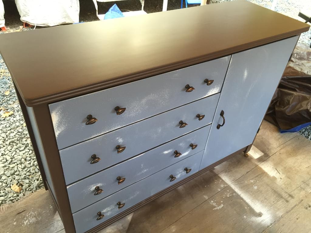 fixed chest of drawers